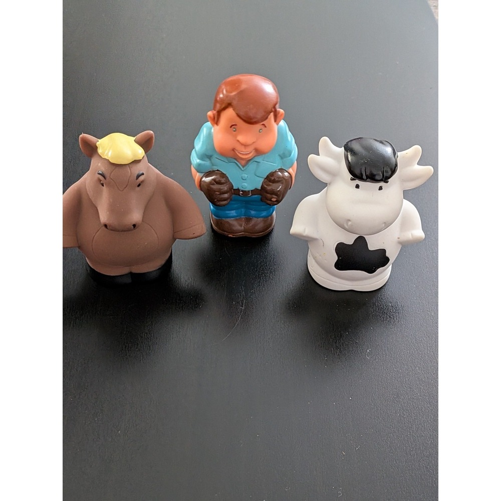 John Deere ERTL Small People Figures Lot 2 Cows / Bulls‎ And Farmer 2.5"